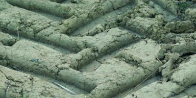 Prevenir la compactación del suelo con neumáticos agrícolas